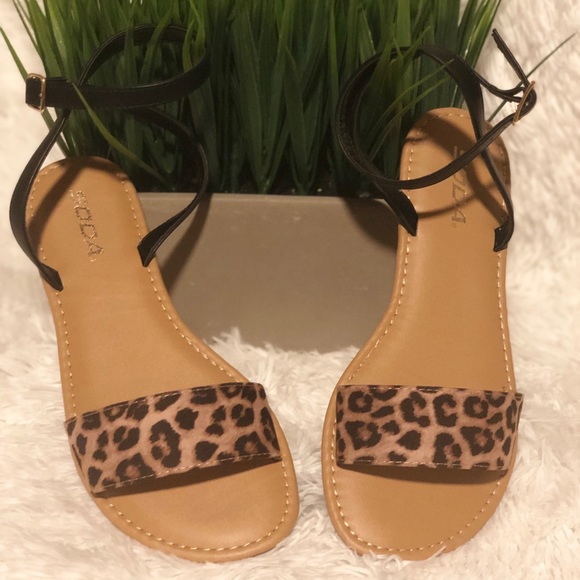 🔅Size 5.5 Only🔅Leopard Print Flat Sandals - Picture 4 of 7